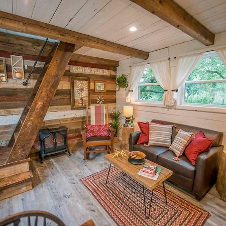 Cozy Cabin Little Red Hen 12 Min To Magnolia 韦科 外观 照片