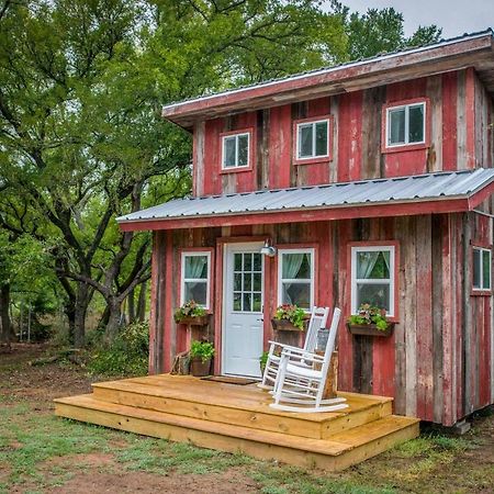 Cozy Cabin Little Red Hen 12 Min To Magnolia 韦科 外观 照片