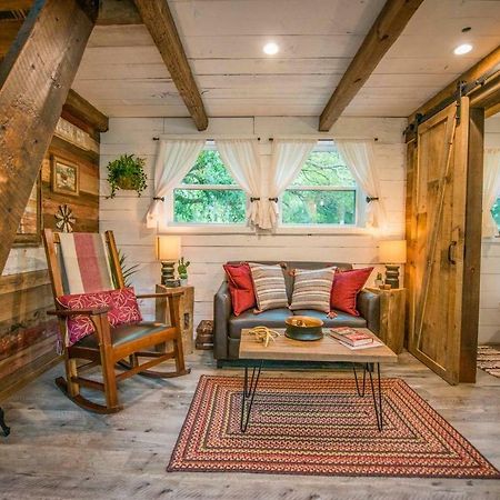 Cozy Cabin Little Red Hen 12 Min To Magnolia 韦科 外观 照片