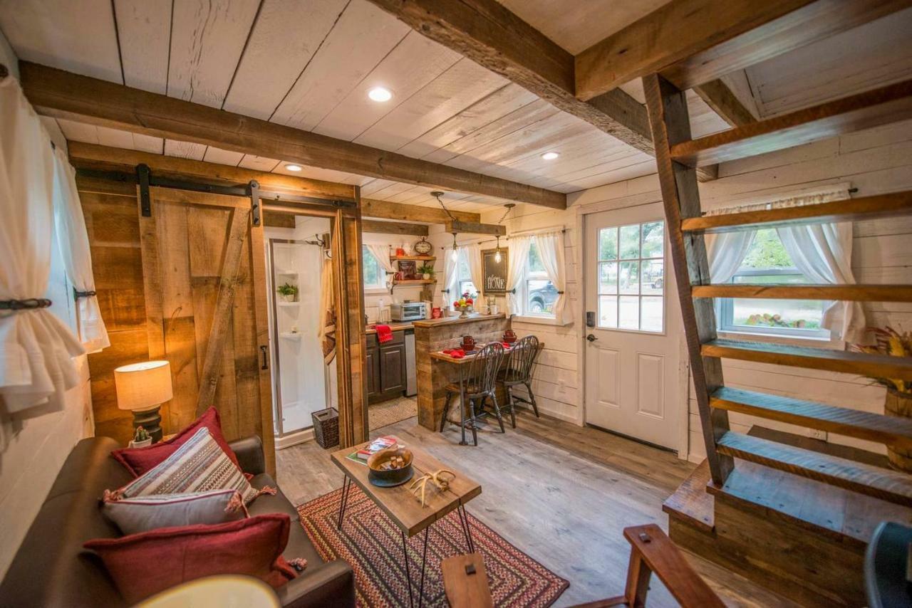 Cozy Cabin Little Red Hen 12 Min To Magnolia 韦科 外观 照片
